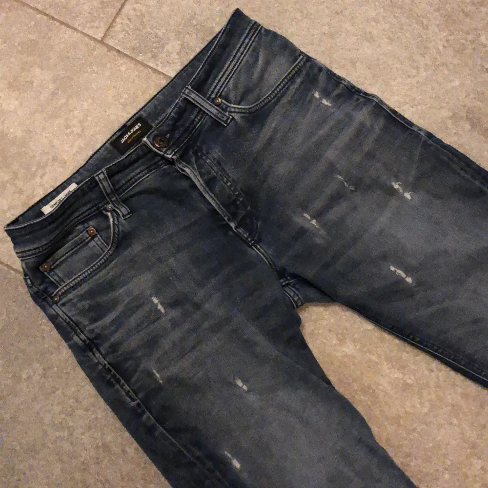 Riktigt schyssta Jack n Jones Jones i storlek 31/32, modellnamn stretch jj mike🤩. Jeans & Byxor.