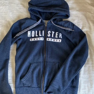 Hollister hoodie - Bra skick använd fåtal gånger