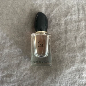 Sí armani parfym 30ml - Säljer då den inte kommer till användning 