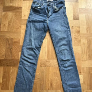 Levis jeans  - Säljer dessa snygga jeans från levis! Märke: Levis  Storlek: 27/32