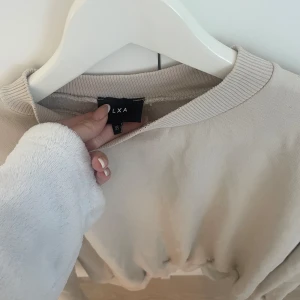 Sweater från LXA - Tecken på användning finns, därav priset. 