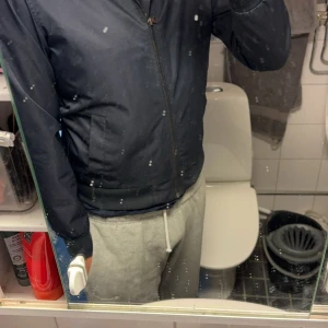 These glory days jacka - Säljer nu denna feta glory days jackan som är knappt använd, priset är inte hugget i sten 