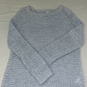 Tröja  - Säljer just nu dena ”stickade” tröja, som har används ett få tal gånger som ej kommer till användning längre💞