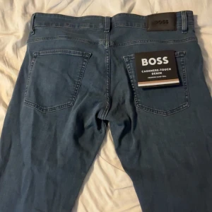 Boss jeans  - Helt nya för små därför är det till salu riktig fräscha jeans dessutom storlek 35/34 fast i slim version vid snabba köp kan pris diskuteras 