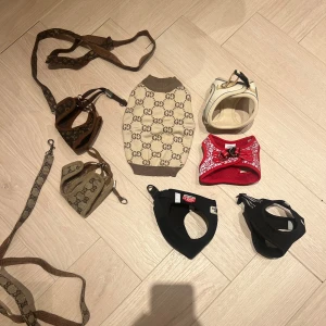 Hundkläder hundsele hundkoppel - Oanvända grejer. Skriv för vad du vill ha för saker. Pris per produkt: 80 kr. 