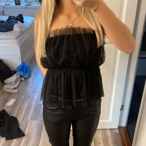 Topp - Säljer denna super fina topp! Alla bilder är mina egna.