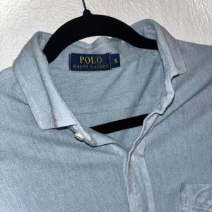 Ralph Lauren Skjorta - Fin Ralph Lauren skjorta i extra tunnt och mjukt material i storlek S.