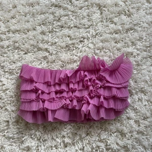 Rosa topp - Rosa topp från Zara. Köptes i Italien och finns inte i Sverige! Jättefin till när man ska ut och resa.