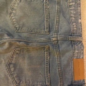 Midrise flare jeans - Ljusblå flare jeans från ginatricot, ingen slitage använd ca 3 ggr. Nypris 299kr, säljs it längre. Säljer pga att de är för små för mig.💓