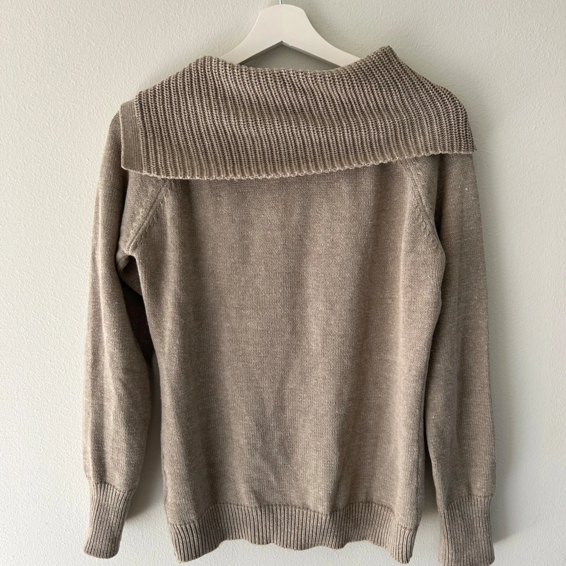 Tjocktröja med detalj - 93