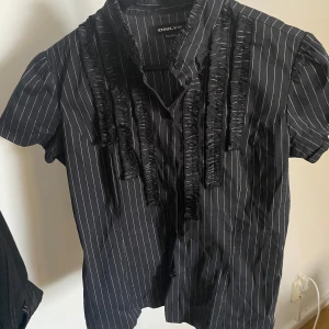 Skjorta - Svart kortämrad skjorta. 