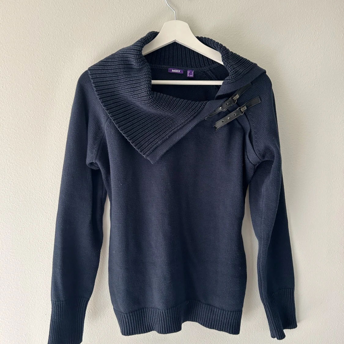 Tjocktröja med detalj - 92