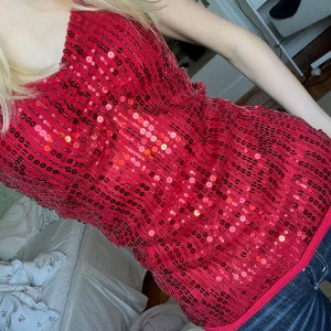 röd paljett topp - supercool röd paljett topp