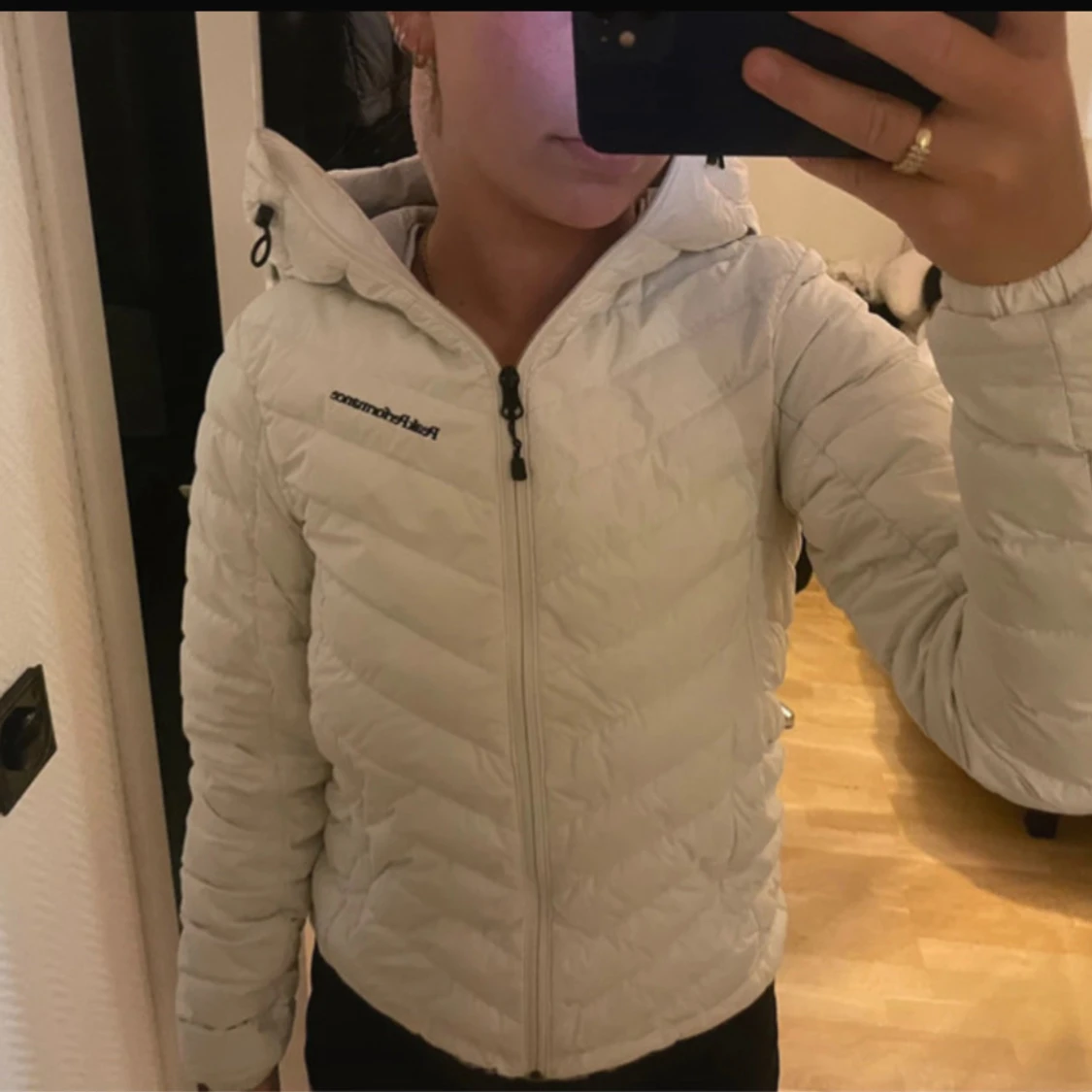 Vit pufferjacka från Peak Performance