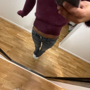 Lågmidjade Gina jeans  - Säljer de här skitsnygga lågmijade jenasen från Gina, fick det i julklapp, har använt de 1 gång. Säljer för 300 men kan sänka priset för snabb affär. Kan mötas i stan men också fraktas 