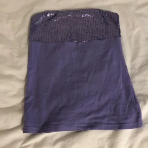 As cool topp - Köpt secondhand och är i toppskick! Passar Xs