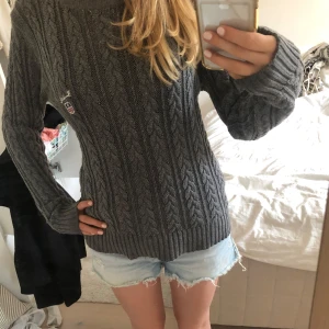 Stickad tröja  - Grå stickad tröja 💕