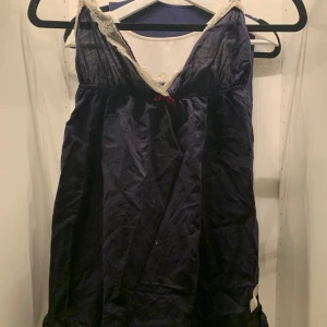 Odd molly linne! - Supersött odd molly linne, marinblått och i storlek S! ❤️ Använd ett fåtal gånger. :)