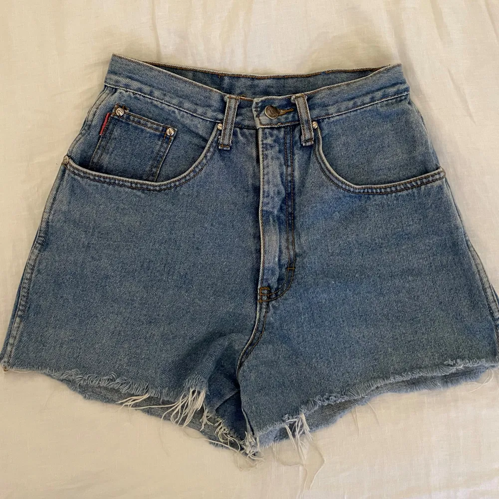 Jeansshorts! Sitter fint på 🤍🤍🤍!. Shorts.