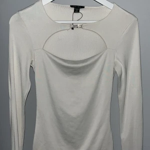 Tröja Newyorker  - Storlek M, från Newyorker ( Amisu ), Fint skick, köpt för 149kr. Den är i dubbelt tyg.