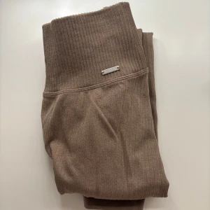 Aimn tights - Ribbade tights från Aimn