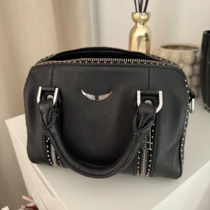 Zadig Voltaire väska - Mellan storleken, i väldigt bra skick.