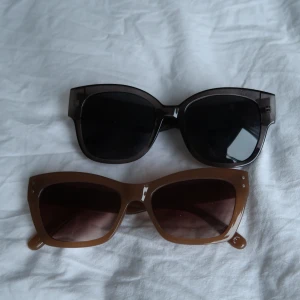 Solglasögon från ginatricot - Två stycken solglasögon från Gina. Använda men inget större fel på dem💗