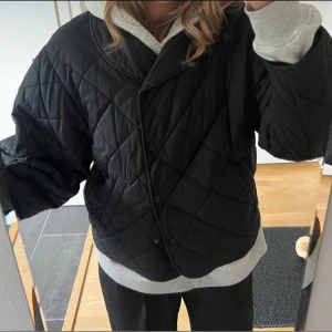 Fin jacka från gina - Fin vårjacka från Gina i storlek m