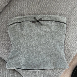 Zara tubtopp med rosett - Zara tubtopp med rosett. Kommer ej till användning.  Använd 1 gång 🫶🏼