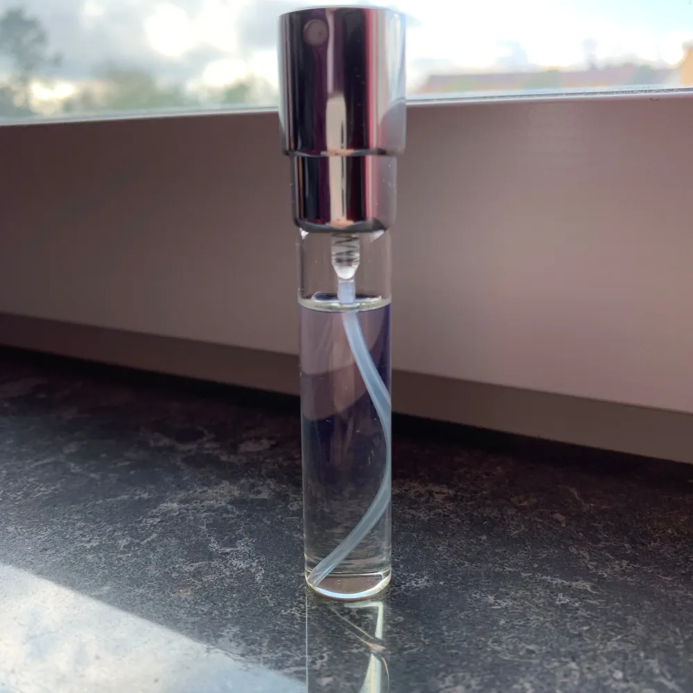 Parfym Cologne från Etat Libre D’Orange. Strax under 8 ml (ej 4 ml som det står på etiketten). Doftnoter: Apelsinblomma, bergamott och grapefrukt.. Parfym.