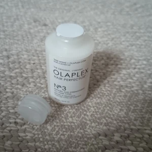 NY olaplex hair perfector No.3 - En helt ny olaplex hair perfector, nummer 3.  Som ni ser på bilden är den ej öppnad!  Köptes för - 370kr men sökher för 250 eller lägre vid snabb affär 