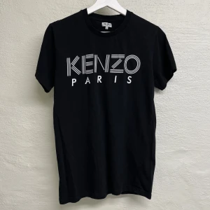 Kenzo t-shirt - Svart Kenzo t-shirt i storlek S.