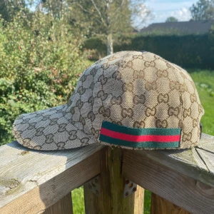 Gucci keps - Gucci keps beige. Helt ny, Storlek M. Skriv privat för fler frågor 🤝