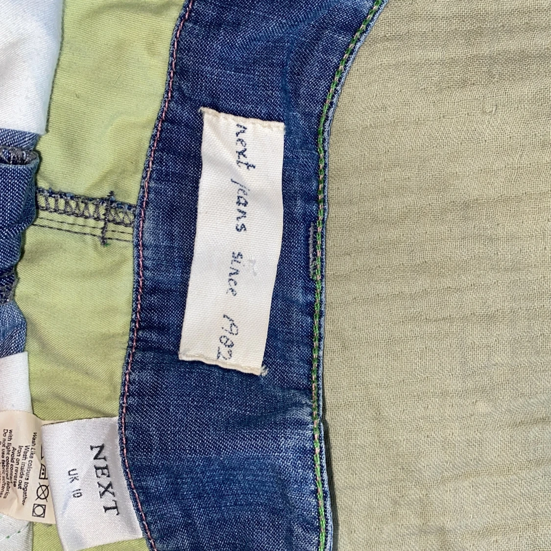 Jeanskjol med gröna detaljer💚 - 91