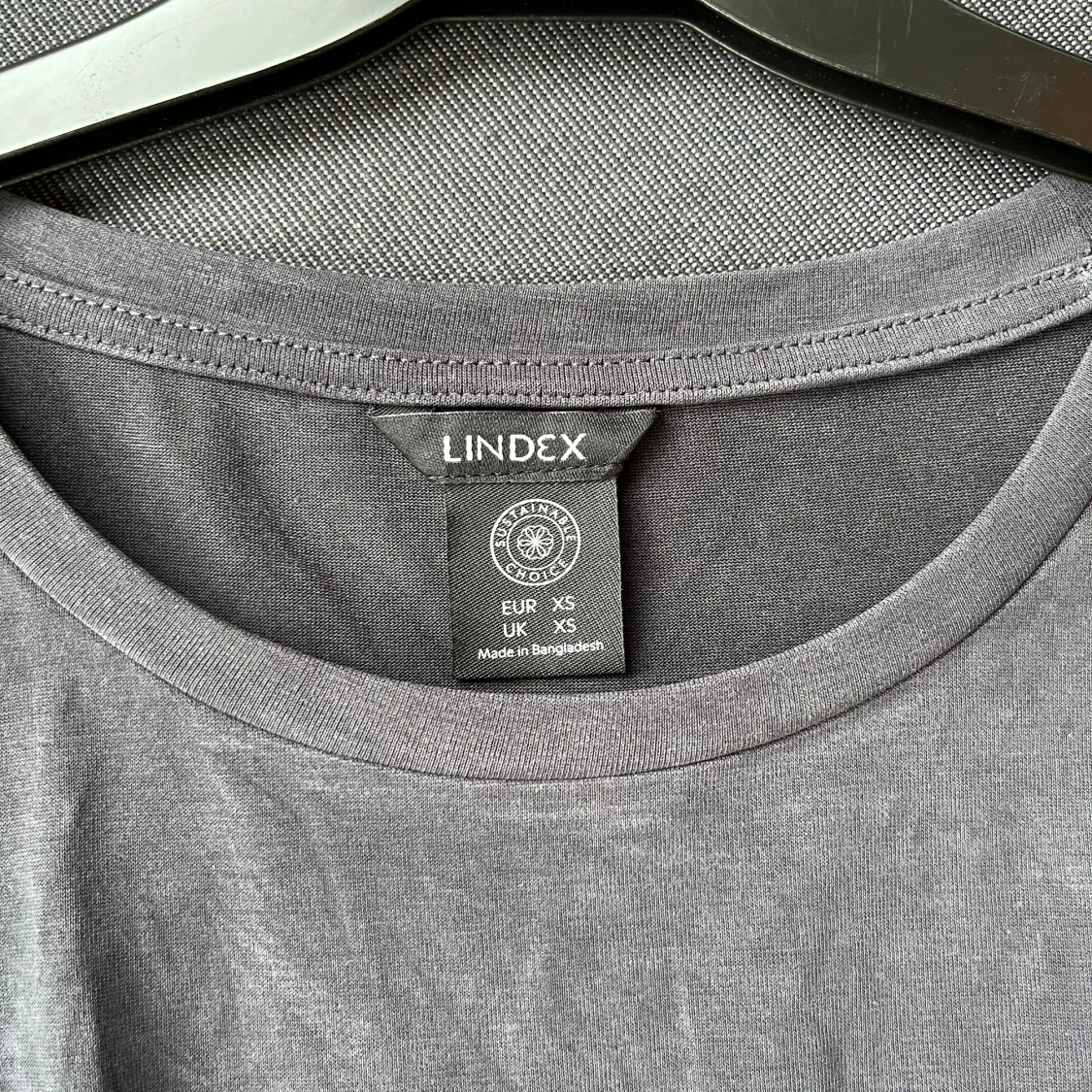 Mörkgrå topp från Lindex - 2