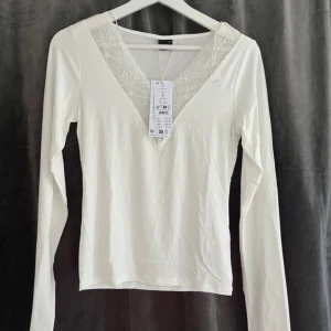 Tröja med spets - Helt ny aldrig använt, skriv för mer bilder❤️