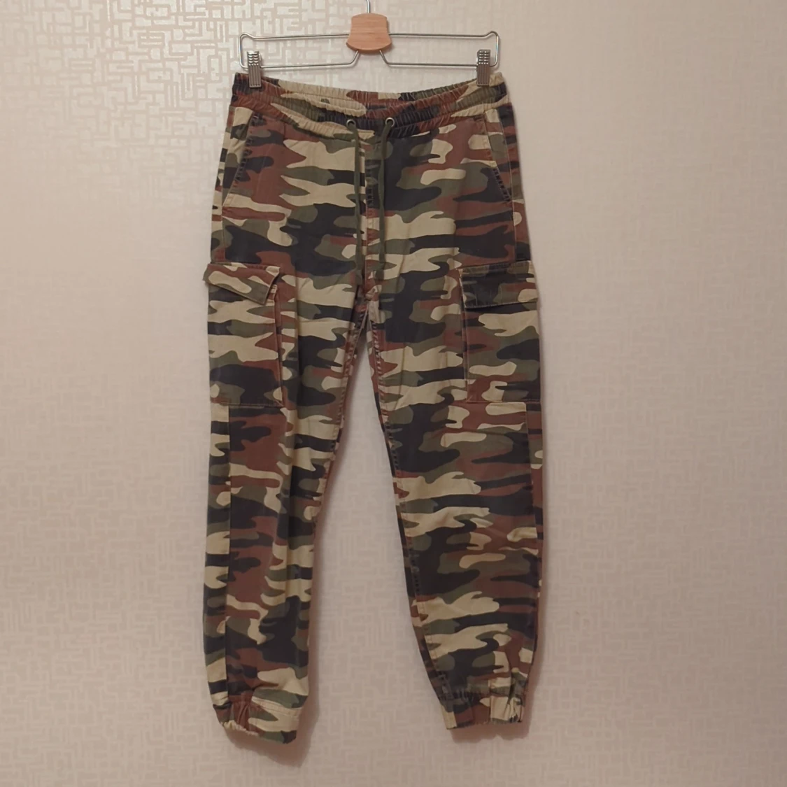 Camouflage cargobyxor från Junkyard