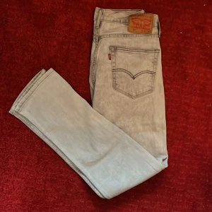 Levi’s jeans 511 - Säljer dessa snygga Levis jeansen.. Dom är i ett mycket bra skick. Nypris: 1249. Bara att skriva om du är intresserad eller har någon fundering.
