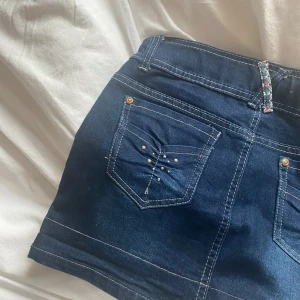 Miniskirt - Mörkblå miniskirt. Är i super fint skick, priset kan diskuteras!!💕