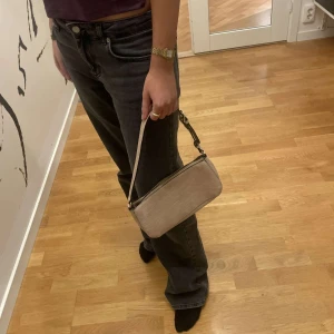 Baguette väska  - Baguette väska från Gina💕