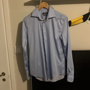 Gant skjorta M - Blå skjorta från dressman oanvänd