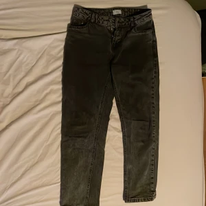 Grunt jeans - Tjenare säljer dessa jeansen från grunt modell slim fit inga defekter 