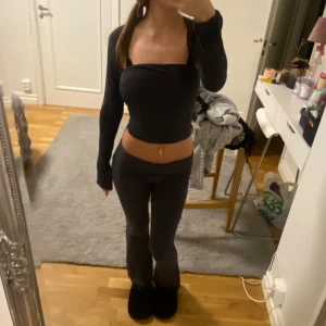 Gina tricot sett - Bra skick, byxor storlek xs-s har tyvärr klippt bort lappparna, tröja storlek S