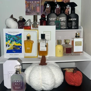 Splittar alla parfymer  - Splittar alla parfymer i 2ml flaskor säg vilken du är intresserad av och buda med ett rimligt pris så kommer vi överens om något tillsammans ☺️✨🌸🙌🏽 
