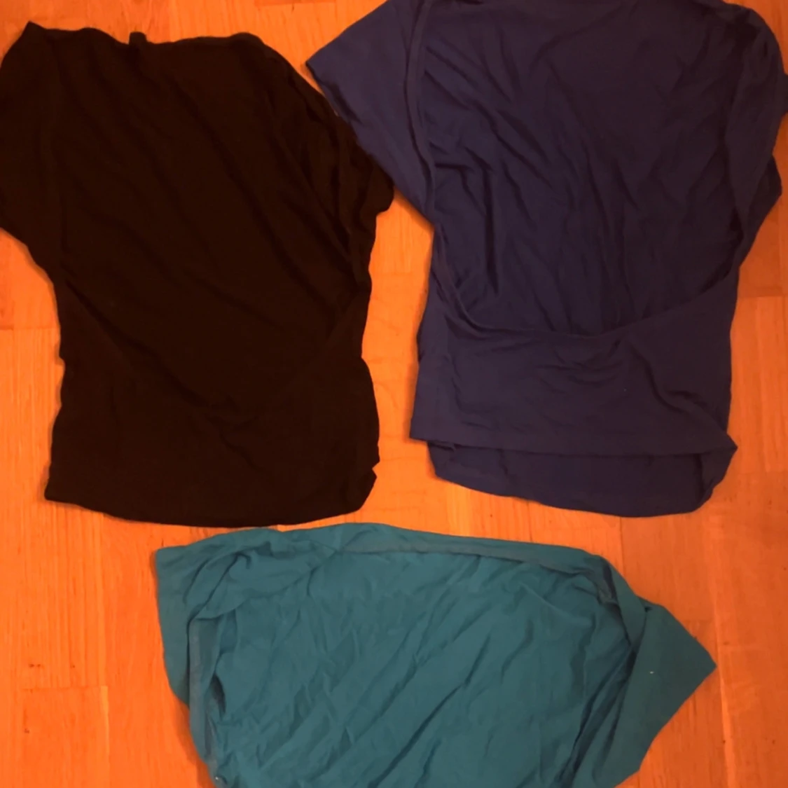 Kit med tre T-shirts med öppen rygg - 90