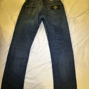 Stone Island jeans - Stone Island jeans. Riktigt snygga jeans, som nya inga skador eller något. Säljs inte längre.  Storlek w:29 L:32