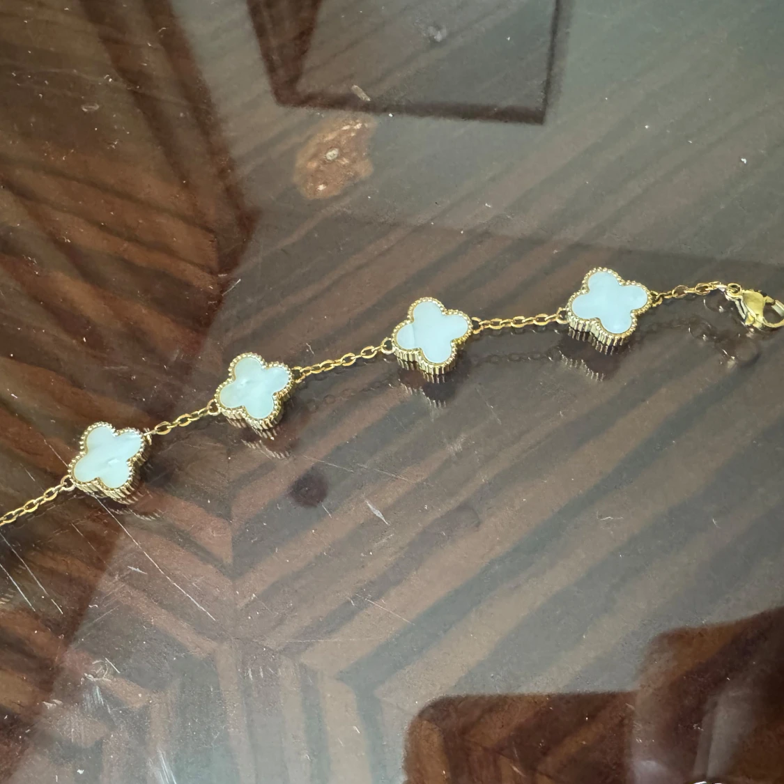 Guldarmband med fyrklöverdesign - 90