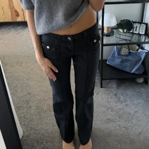 HM cargo jeans - Superfina, finns inte att köpa längre men kommer tyvärr inte till användning längre!!