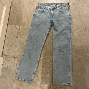Weekday Arrow jeans - Weekday jeans i modellen arrow, jättebra skick!
