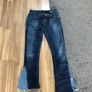 G-star jeans  - G-star jeans använda omsydda till utsvängda men bra skick 